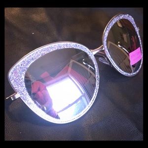 ʙᴇᴛsᴇʏ ᴊᴏʜɴsᴏɴ sɪʟᴠᴇʀ ɢʟɪᴛᴛᴇʀʏ ᴄᴀᴛ ᴇʏᴇ sᴜɴɢʟᴀssᴇs